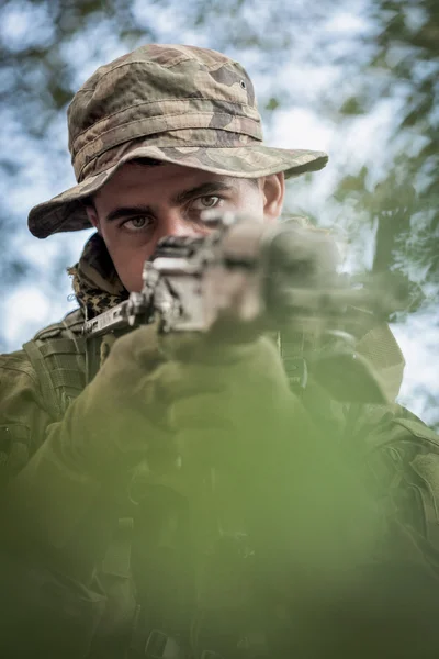 Close-up van leger sniper — Stockfoto