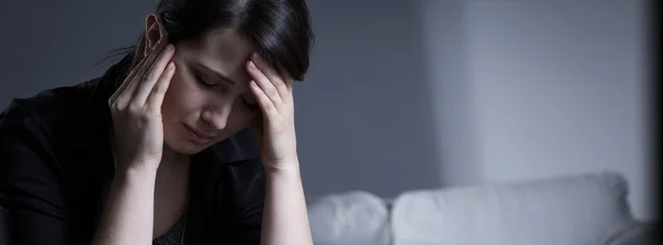 Mulher jovem com problemas emocionais — Fotografia de Stock