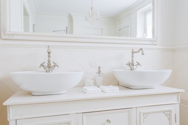 Büyük bir aile için Ekru lavabolar