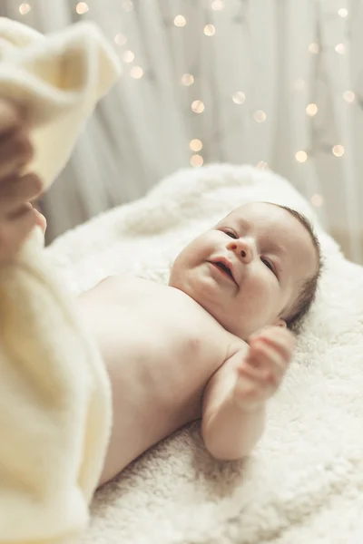 Mother covering baby — Stock Photo, Image