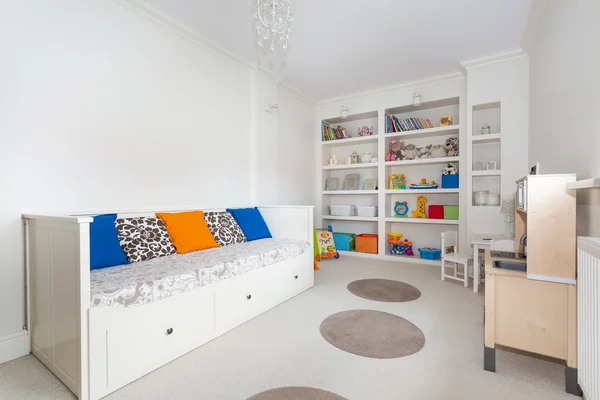 Helder en kleurrijk kid's kamer — Stockfoto