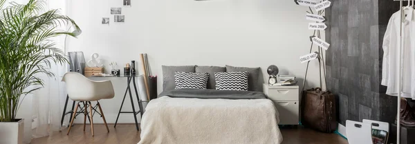 Bir adam için özel yatak odası — Stok fotoğraf