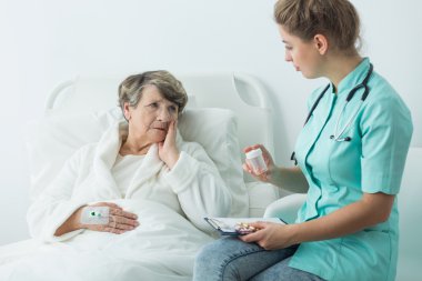 Acı afflictions ile üst düzey kadın