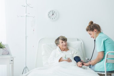 Tansiyon ölçme bakıcı