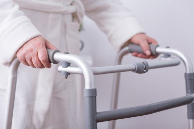 Zimmer yürüme engelli kişi