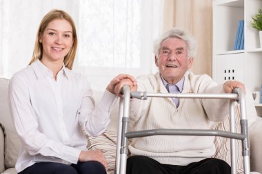 Zimmer yürüme Engelli adam