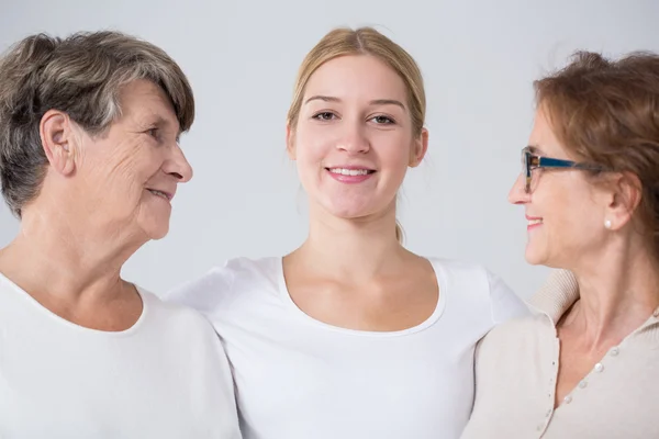 Mulher com avó e mãe — Fotografia de Stock