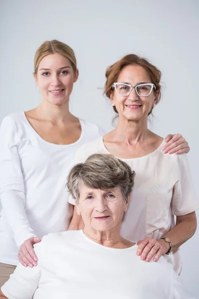 Glad familjeporträtt — Stockfoto