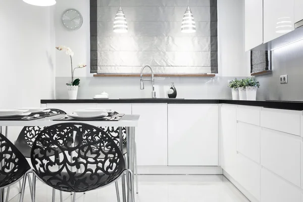 Elegante hedendaagse keuken interieur — Stockfoto