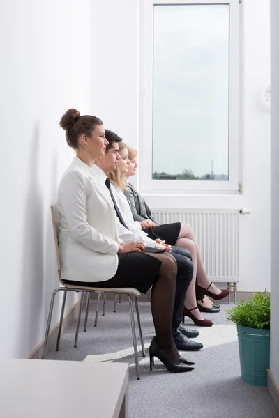 Candidatos esperando entrevista de trabajo — Foto de Stock