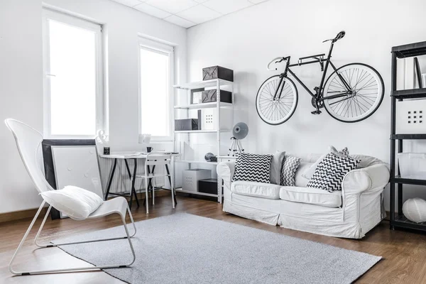 Sala de estudio en blanco y negro — Foto de Stock