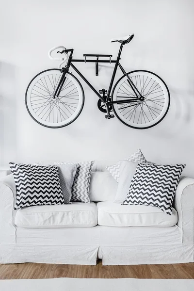 Bicicletta e divano — Foto Stock