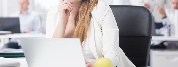 Arbeit im Büro — Stockfoto