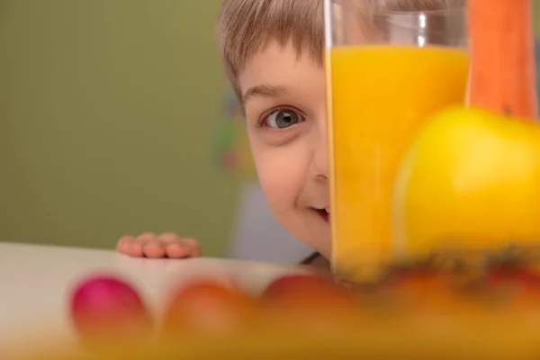 Happy child leading healthy lifestyle — Stock Photo, Image