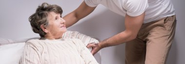 Yardım yorgun büyükanne