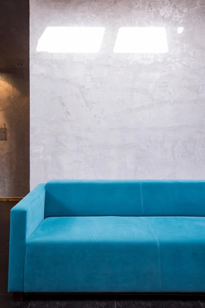 Новый дизайн синего дивана — стоковое фото