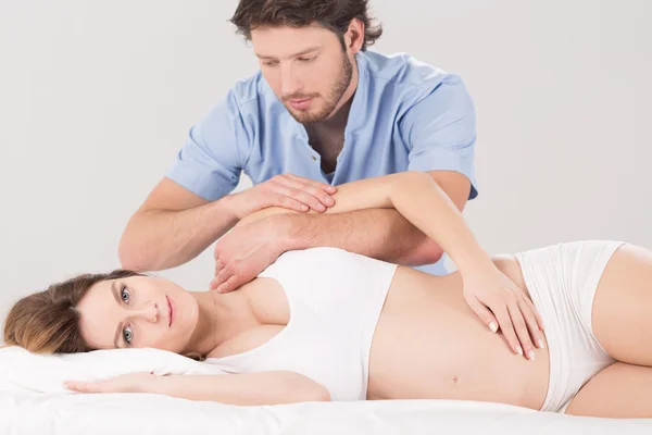 Pregnant woman and physiotherapist — Stock Photo, Image