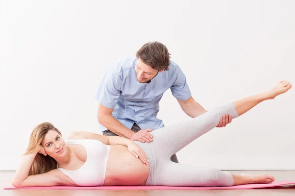 Mujer embarazada activa — Foto de Stock