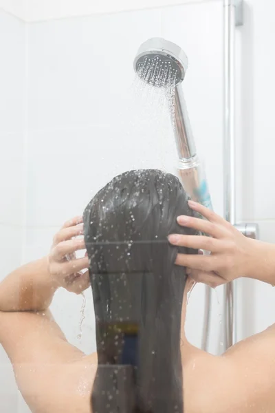 Washing hair under shower — Stock Photo, Image