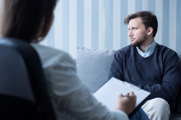 Hombre con problemas mentales — Foto de Stock