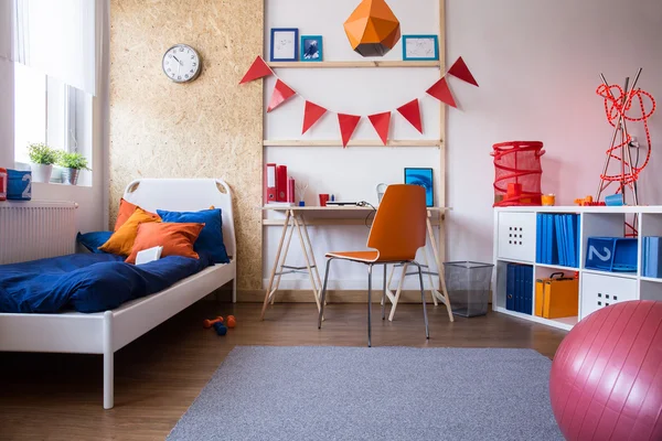 Kombination aus Schlafzimmer und Arbeitszimmer — Stockfoto