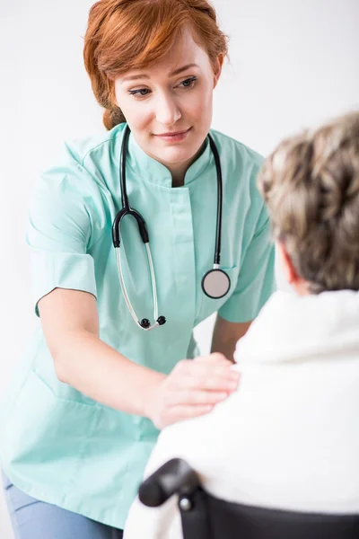 Doctor and senior patient — Stock Photo, Image