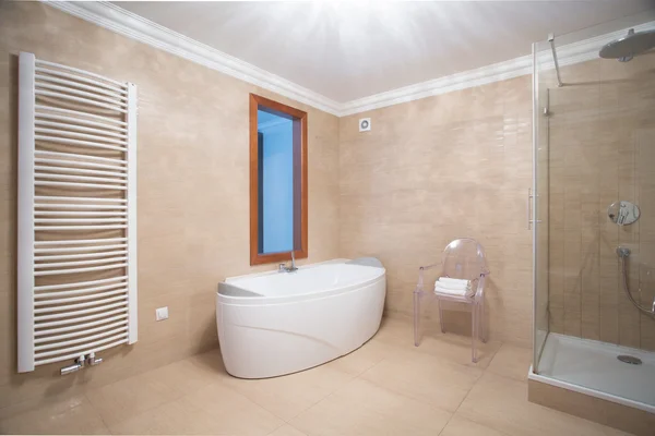 Beige interni bagno minimalista — Foto Stock