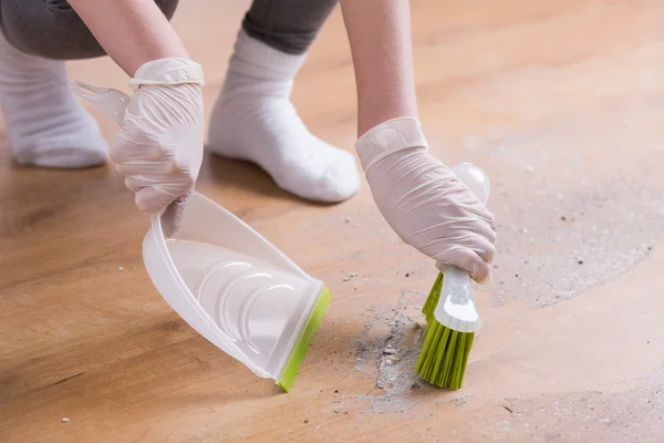 Sweeping the dust — Stock Photo, Image