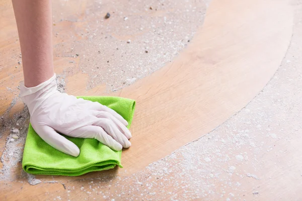 Cleaning with dishrag — Stock Photo, Image