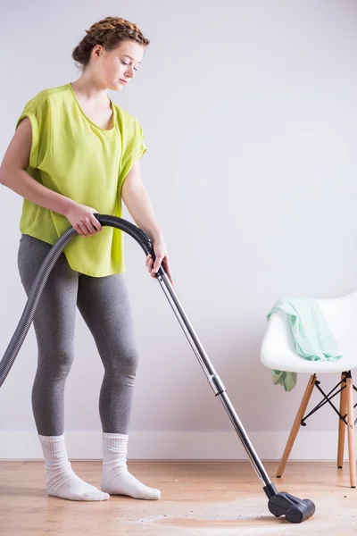 Woman and vacuum — Stock Photo, Image