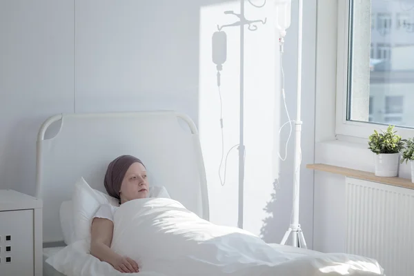 병원에 입원 한 여자 — 스톡 사진