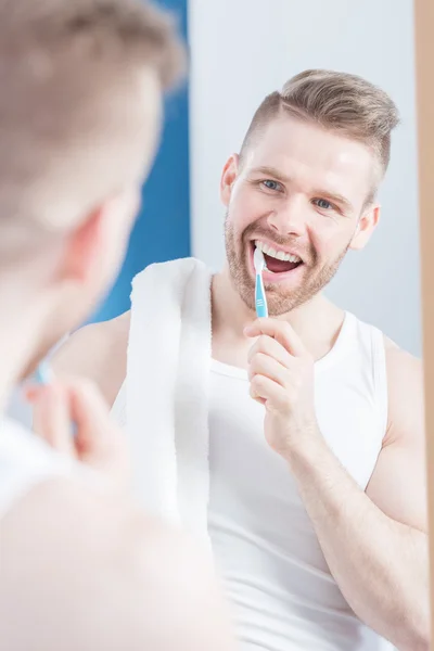 Cepillándome los dientes — Foto de Stock