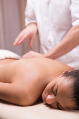 Sırt ağrısı ve masaj