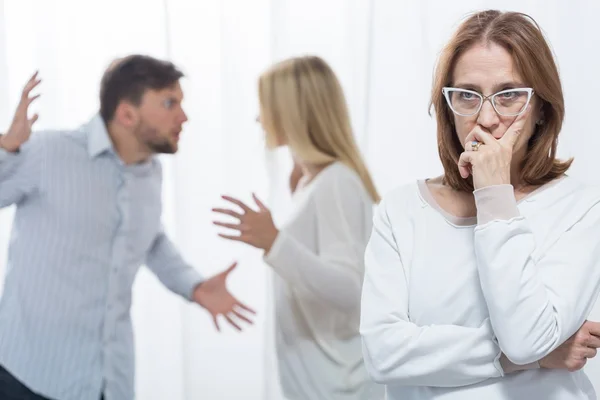 Pelea matrimonial y psicólogo — Foto de Stock