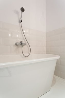 Modern ve steril küvet