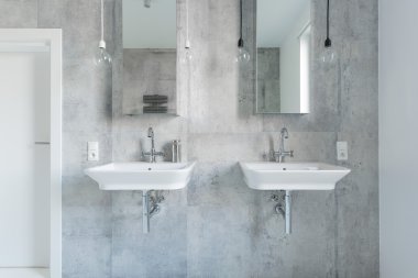 İki pahalı lavabolar