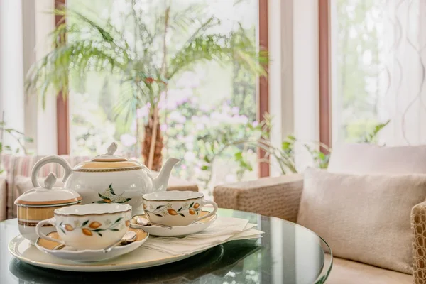 Mesa de chá lindamente decorada — Fotografia de Stock