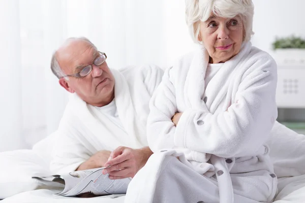 Frau von ihrem Mann beleidigt — Stockfoto