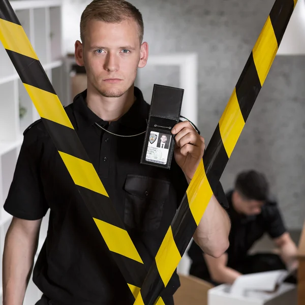 Police officer showing police badge — Stock Photo, Image