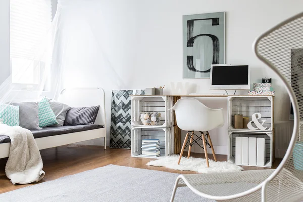 DIY Bureau in de stijlvolle kamer — Stockfoto