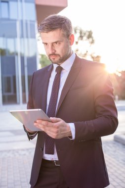 Dijital tablet ile yaratıcı çalışan