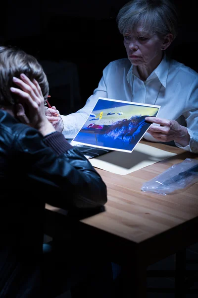 Police agent showing materials from crime — Stock Photo, Image