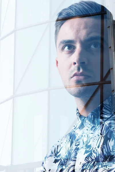 Man and the building — Stock Photo, Image