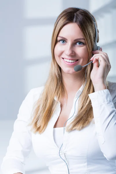 Retrato de trabalhador com fone de ouvido — Fotografia de Stock