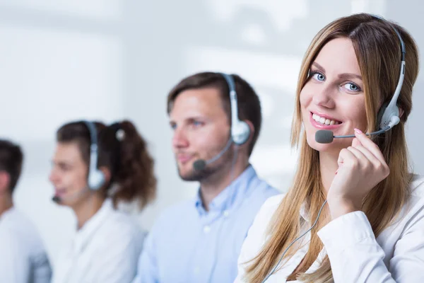 Mulher fazendo carreira em telemarketing — Fotografia de Stock