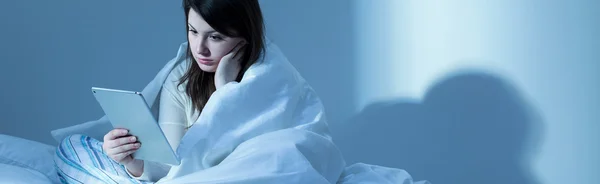 Depressziós nő az ágyban — Stock Fotó