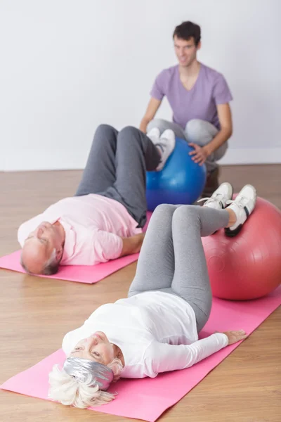 Exercício com bola — Fotografia de Stock