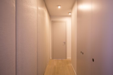 Geniş ve temiz dolap