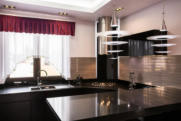 Brown worktop di dapur elegan — Stok Foto