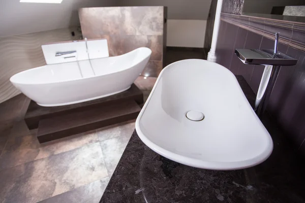 Designed washbasin and bathtub — Stock Photo, Image